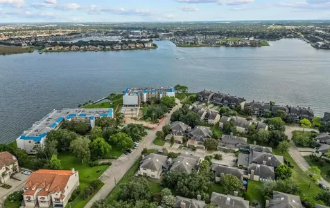 401 Lakeside Lane 111 Nassau Bay TX 77058
