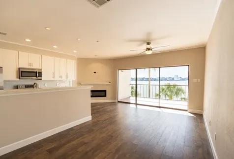 401 Lakeside Lane 111 Nassau Bay TX 77058
