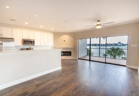 401 Lakeside Lane 111 Nassau Bay TX 77058