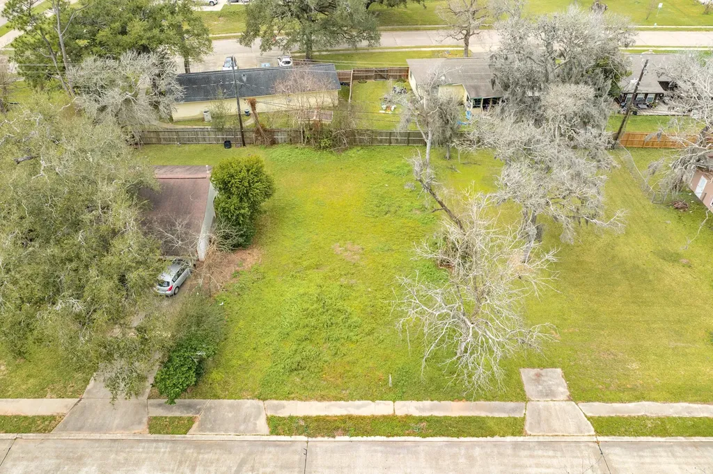 103 Huisache Street Lake Jackson TX 77566