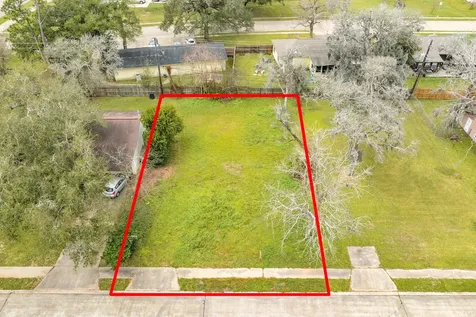 103 Huisache Street Lake Jackson TX 77566