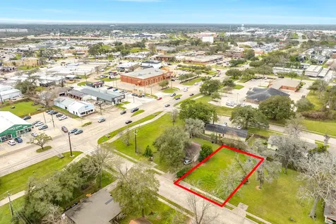 103 Huisache Street Lake Jackson TX 77566