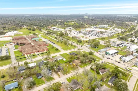 103 Huisache Street Lake Jackson TX 77566
