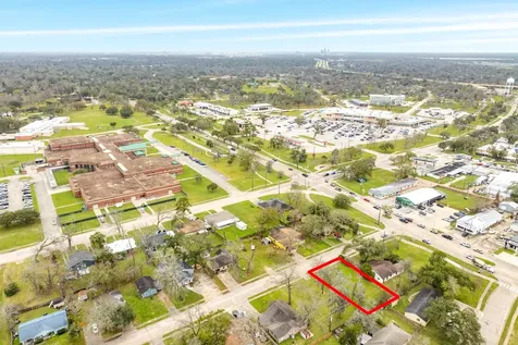 103 Huisache Street Lake Jackson TX 77566
