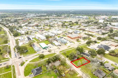 103 Huisache Street Lake Jackson TX 77566