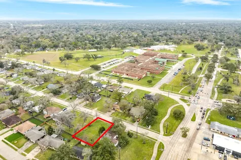103 Huisache Street Lake Jackson TX 77566