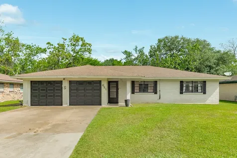 621 Southside Drive Angleton TX 77515