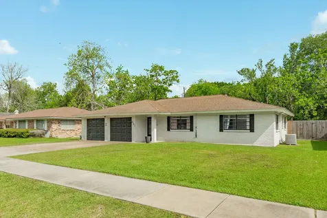 621 Southside Drive Angleton TX 77515