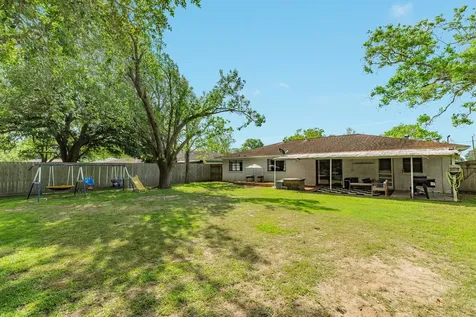 621 Southside Drive Angleton TX 77515