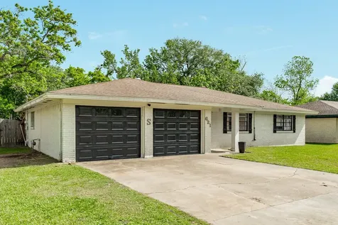 621 Southside Drive Angleton TX 77515
