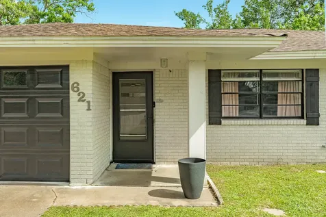 621 Southside Drive Angleton TX 77515