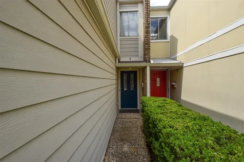 18 Townhouse Court Bellaire TX 77401