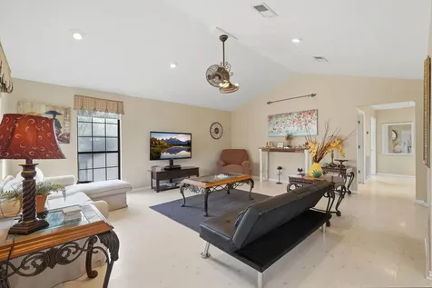 360 S Lakeside Drive Huntsville TX 77320