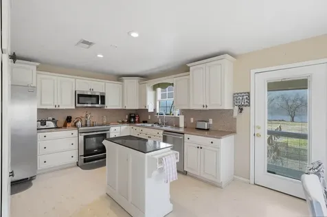 360 S Lakeside Drive Huntsville TX 77320