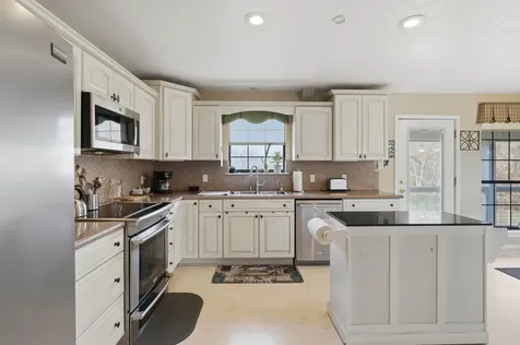 360 S Lakeside Drive Huntsville TX 77320