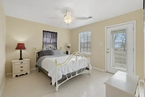360 S Lakeside Drive Huntsville TX 77320