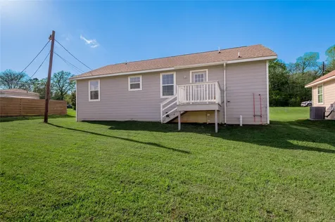 100 Shorewood Drive Riverside TX 77320