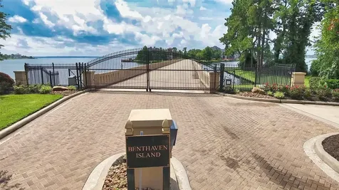 64 Benthaven W Montgomery TX 77356