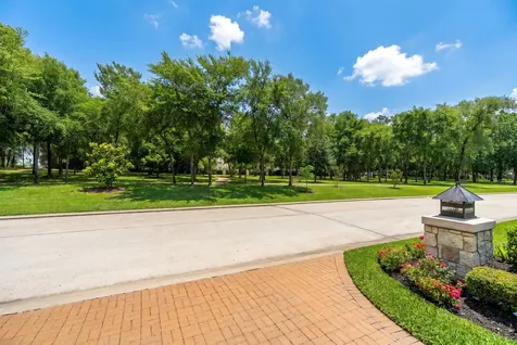64 Benthaven W Montgomery TX 77356