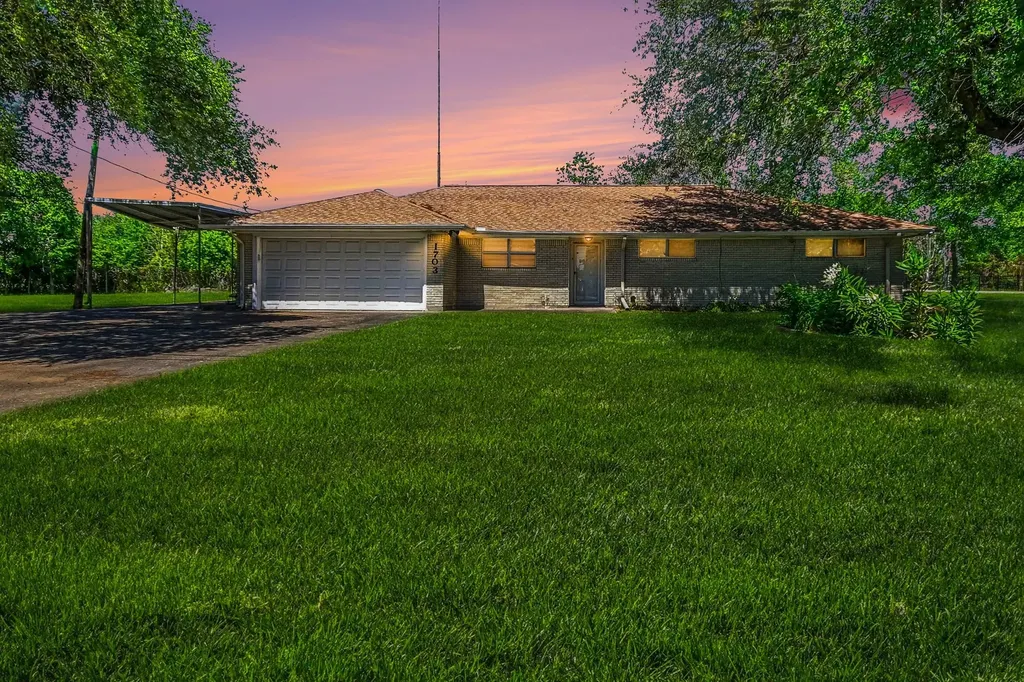 1703 Burnett Drive Baytown TX 77520