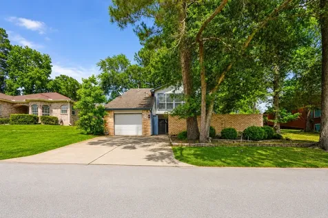 9 Lakeview Manor Huntsville TX 77340