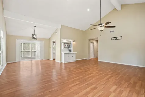 9 Lakeview Manor Huntsville TX 77340