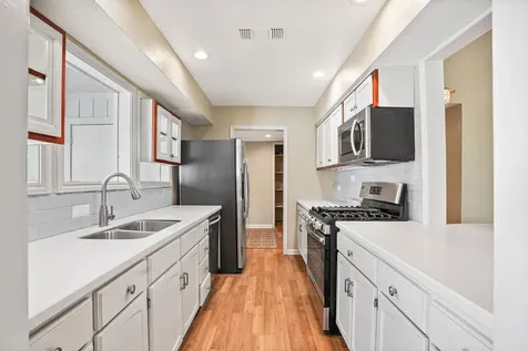 9 Lakeview Manor Huntsville TX 77340