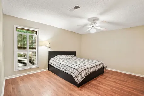 9 Lakeview Manor Huntsville TX 77340