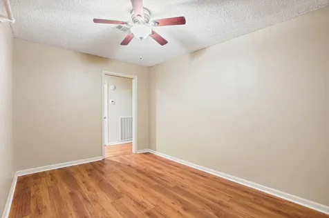 9 Lakeview Manor Huntsville TX 77340