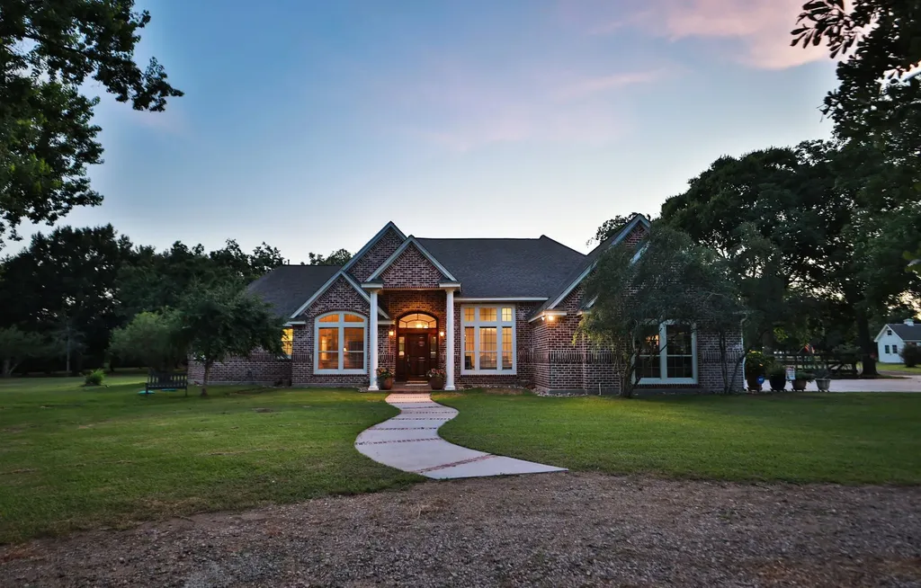 535 Hunters Creek Way Hockley TX 77447