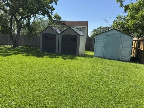 5614 Country Green Street League City TX 77573
