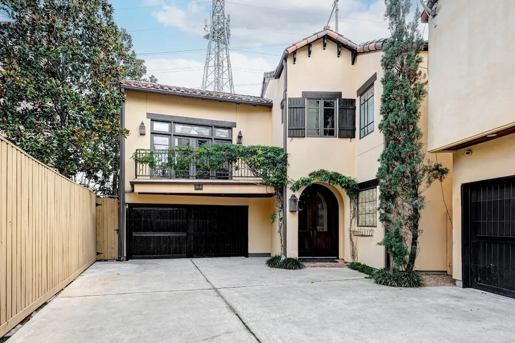 16 Lana Lane B Houston TX 77027
