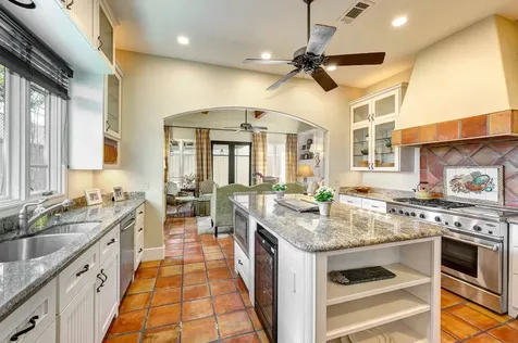 16 Lana Lane B Houston TX 77027