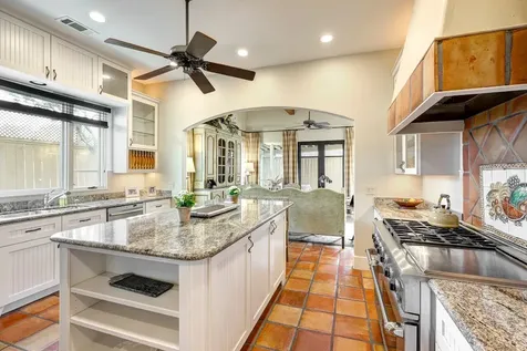 16 Lana Lane B Houston TX 77027