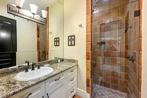 16 Lana Lane B Houston TX 77027