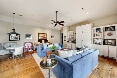 16 Lana Lane B Houston TX 77027