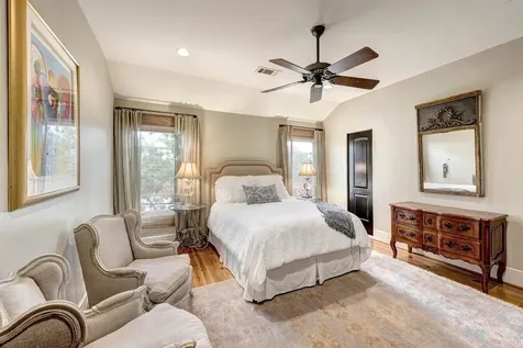 16 Lana Lane B Houston TX 77027