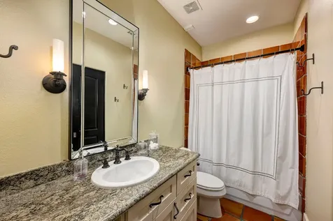 16 Lana Lane B Houston TX 77027