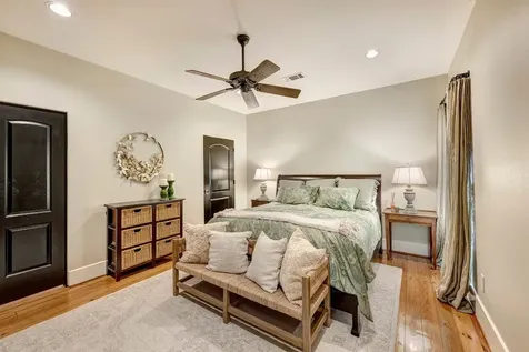 16 Lana Lane B Houston TX 77027