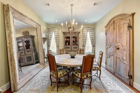 16 Lana Lane B Houston TX 77027