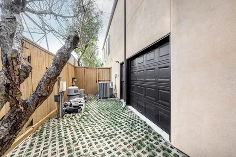 16 Lana Lane B Houston TX 77027