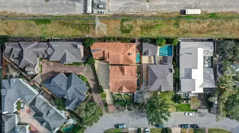 16 Lana Lane B Houston TX 77027