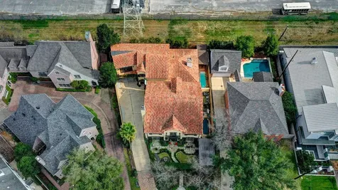 16 Lana Lane B Houston TX 77027
