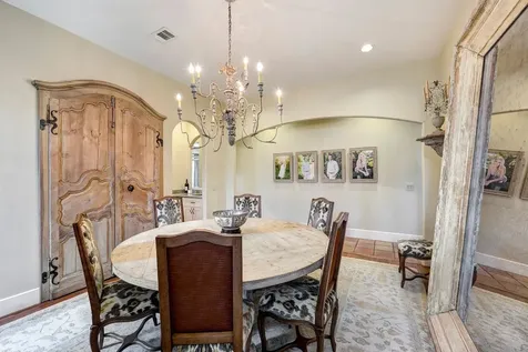 16 Lana Lane B Houston TX 77027