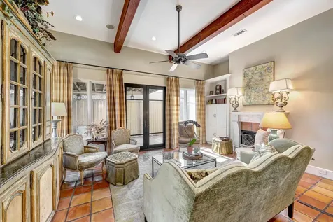 16 Lana Lane B Houston TX 77027