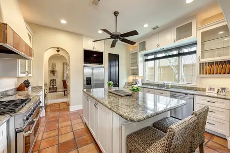 16 Lana Lane B Houston TX 77027