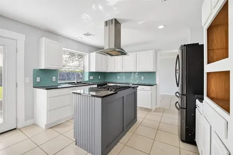 128 Bayou Bend Drive League City TX 77573