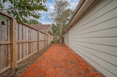 2022 Highland Hills Drive Sugar Land TX 77478