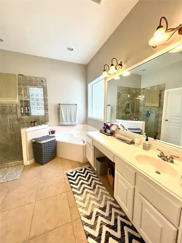 27 E Shale Creek Circle The Woodlands TX 77382