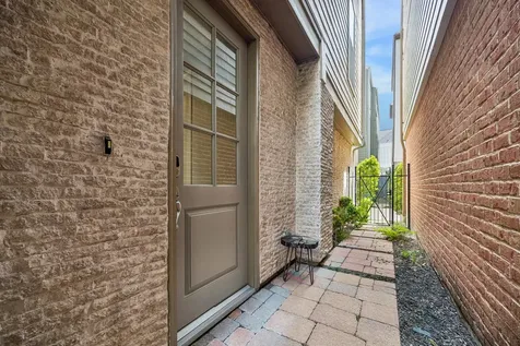 622 Rutland Street D Houston TX 77007